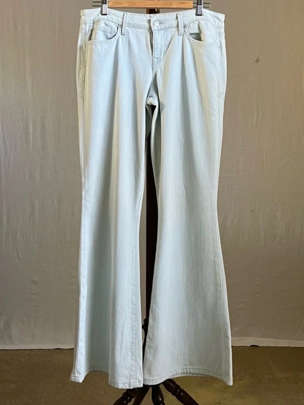 Level 99 - Flare Dhalia Jeans in Bleached Effect- Pale Blue/Almost White - 29